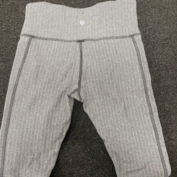 🐼Women Lululemon Athletica Gray and Black Leggings, size 4 - Picture 3 of 12